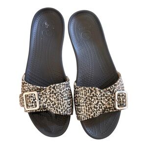 Crocs Women’s 11 Sarah Leopard Sandal